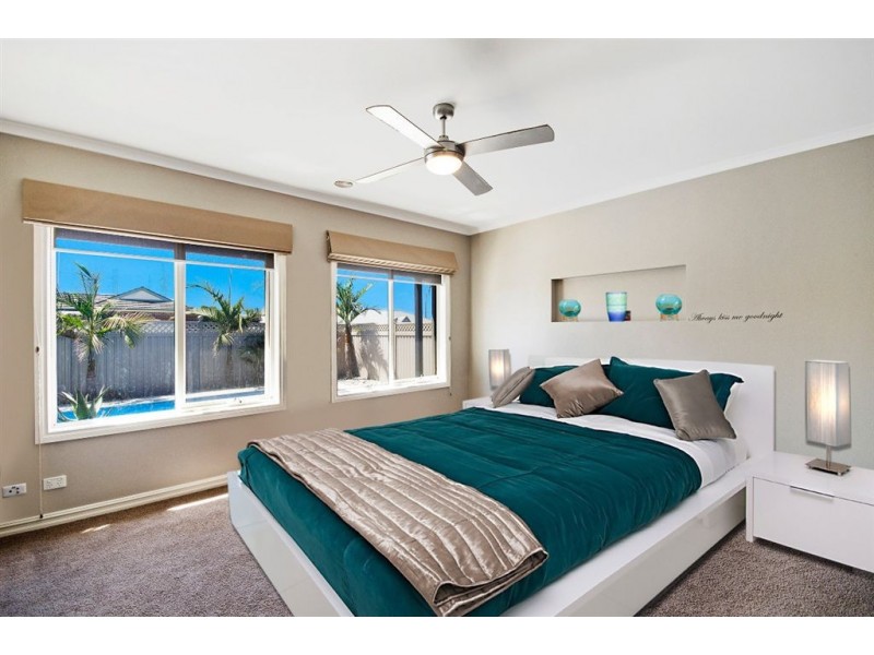 1 McQuinn Close, Lovely Banks VIC 3221