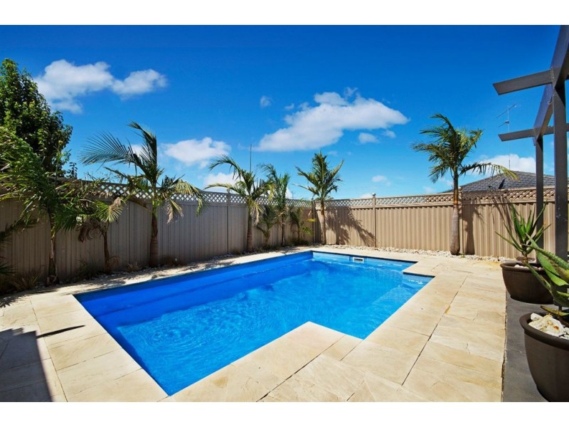 1 McQuinn Close, Lovely Banks VIC 3221