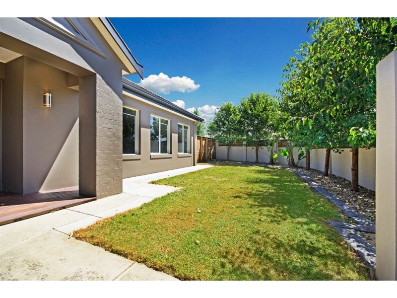 1 McQuinn Close, Lovely Banks VIC 3221