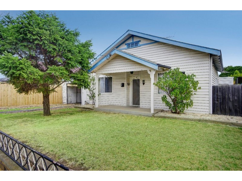 4 Myrtle Grove, North Shore VIC 3214