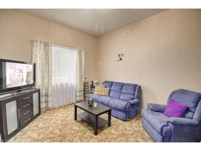 4 Myrtle Grove, North Shore VIC 3214