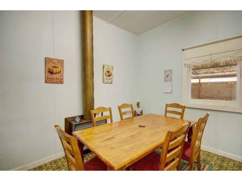 4 Myrtle Grove, North Shore VIC 3214