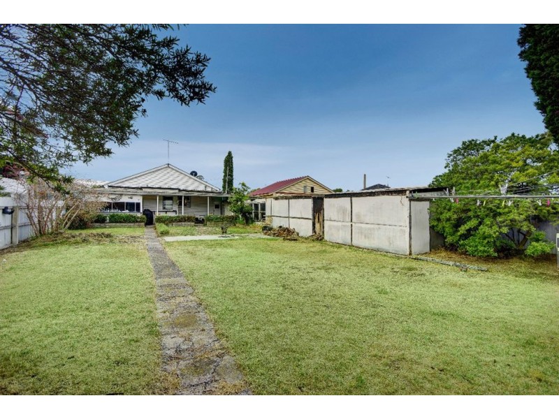 4 Myrtle Grove, North Shore VIC 3214