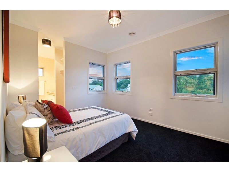 1/22 Myrtle Grove, North Shore VIC 3214