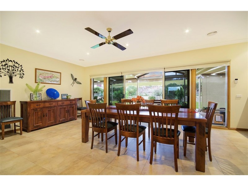 90 Viewbank Rise, Lovely Banks VIC 3221