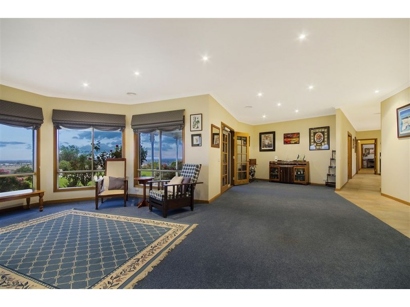 90 Viewbank Rise, Lovely Banks VIC 3221