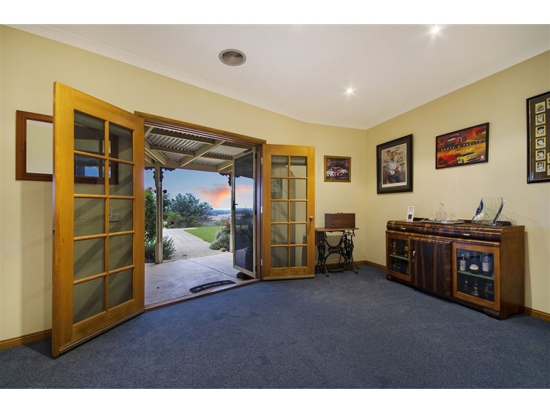 90 Viewbank Rise, Lovely Banks VIC 3221