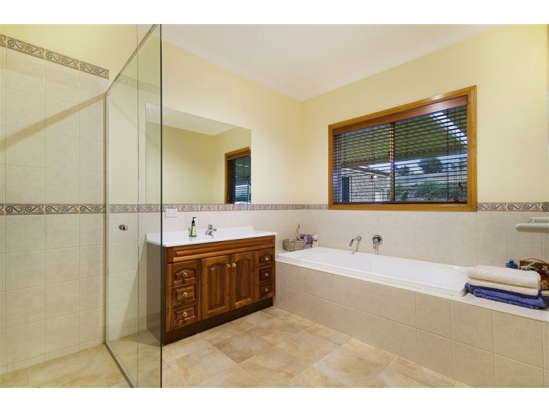 90 Viewbank Rise, Lovely Banks VIC 3221