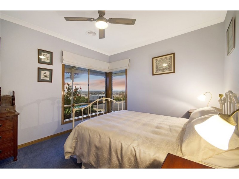 90 Viewbank Rise, Lovely Banks VIC 3221