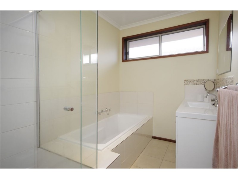 210 Thompson Road, North Geelong VIC 3215