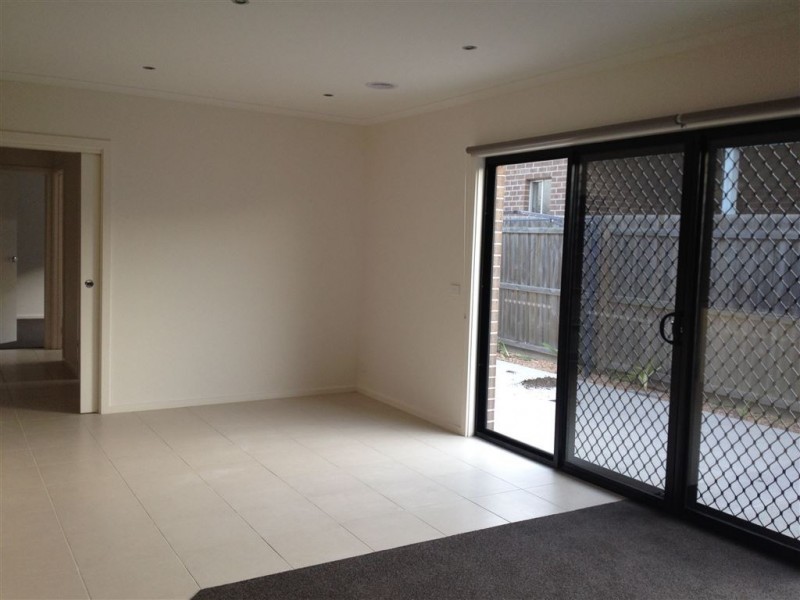 2/21 Deakin Street, Bell Park VIC 3215