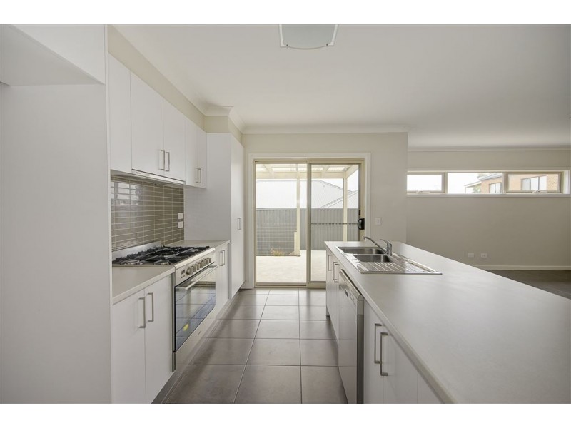 3/4 Reta Close, Leopold VIC 3224