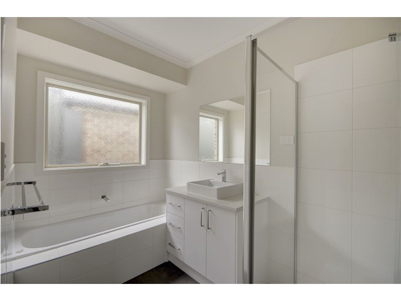 3/4 Reta Close, Leopold VIC 3224