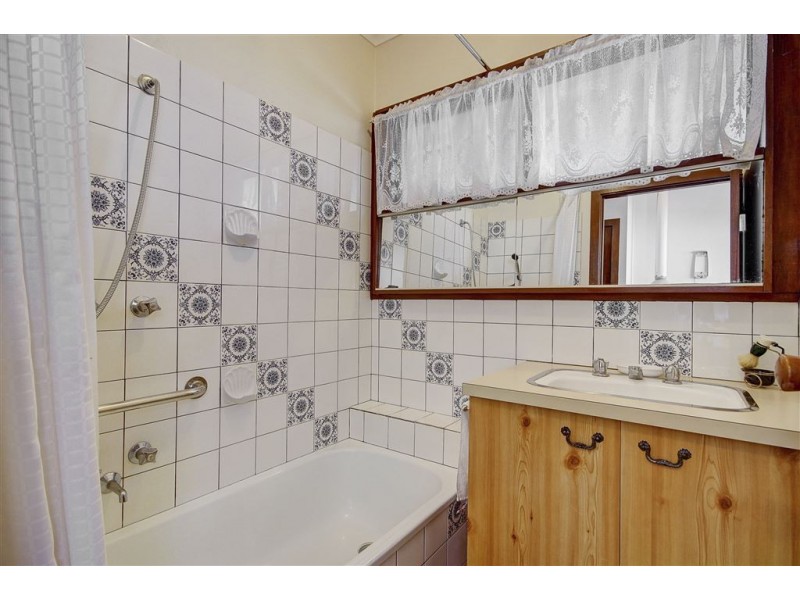 222 Shannon Avenue, Geelong West VIC 3218