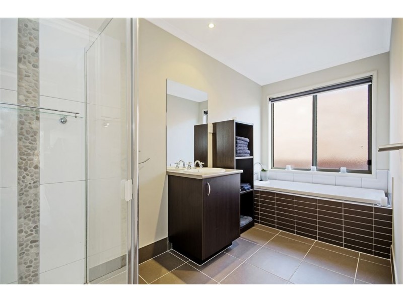 2 Geraghty Court, Lovely Banks VIC 3221