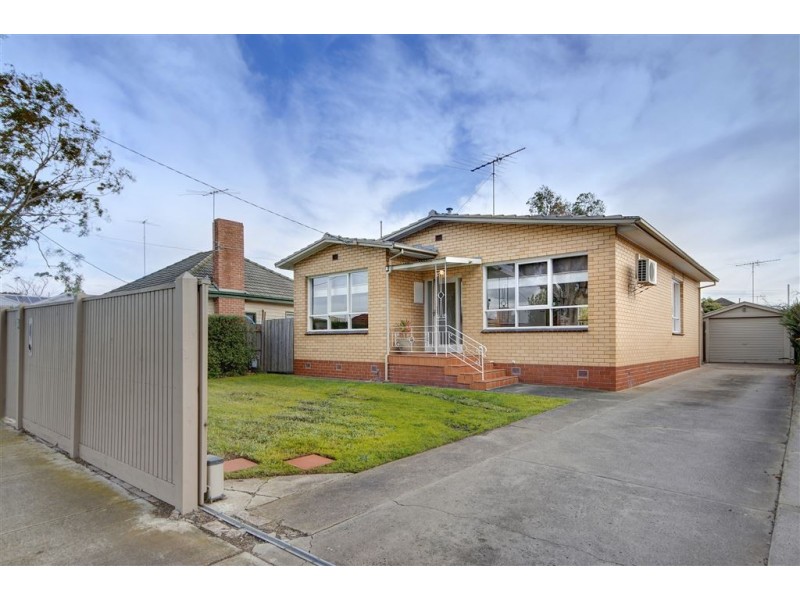 5 Maple Crescent, Bell Park VIC 3215