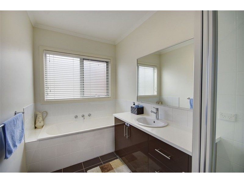 2/40 Thorburn Street, Bell Park VIC 3215