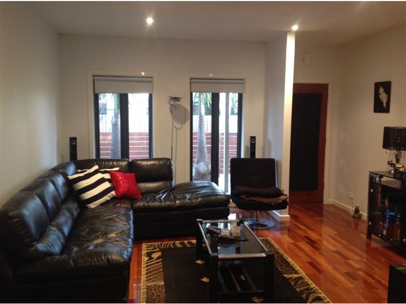1a Pine Avenue, North Shore VIC 3214