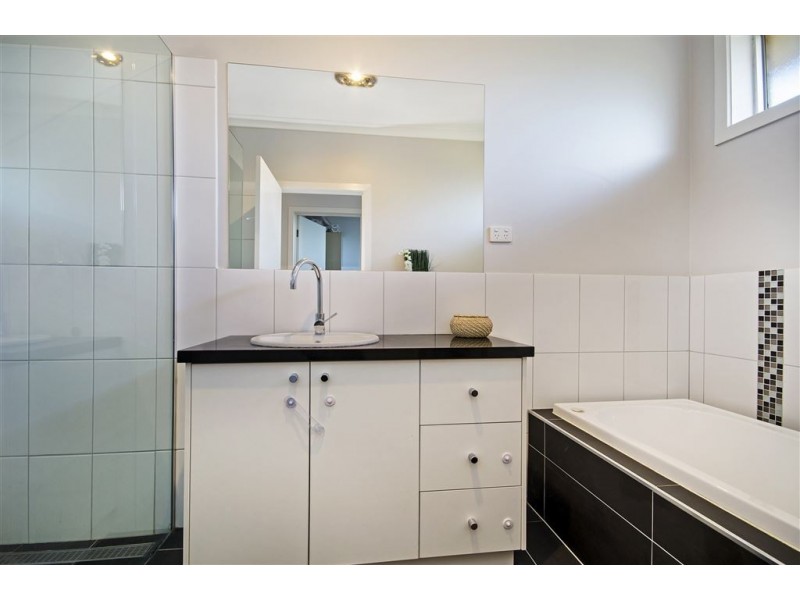 10 Thorburn Street, Bell Park VIC 3215