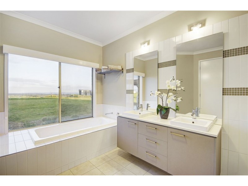 325 Tower Hill Drive, Lovely Banks VIC 3221