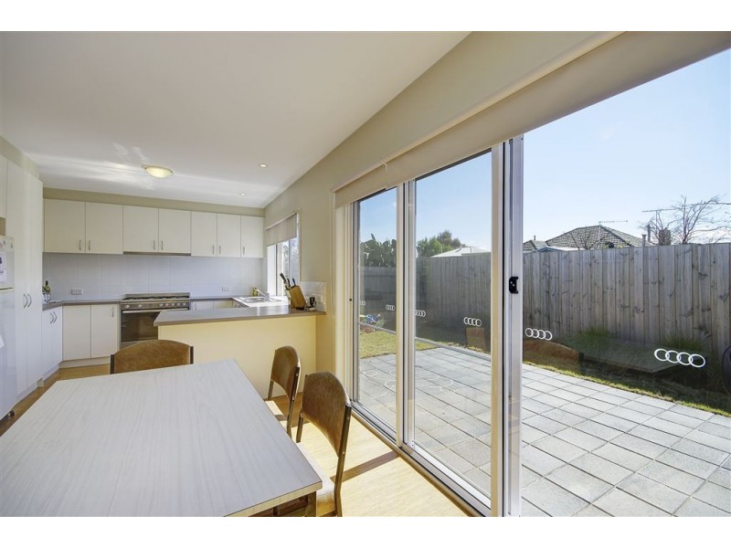 2/14 Waiora Avenue, Hamlyn Heights VIC 3215