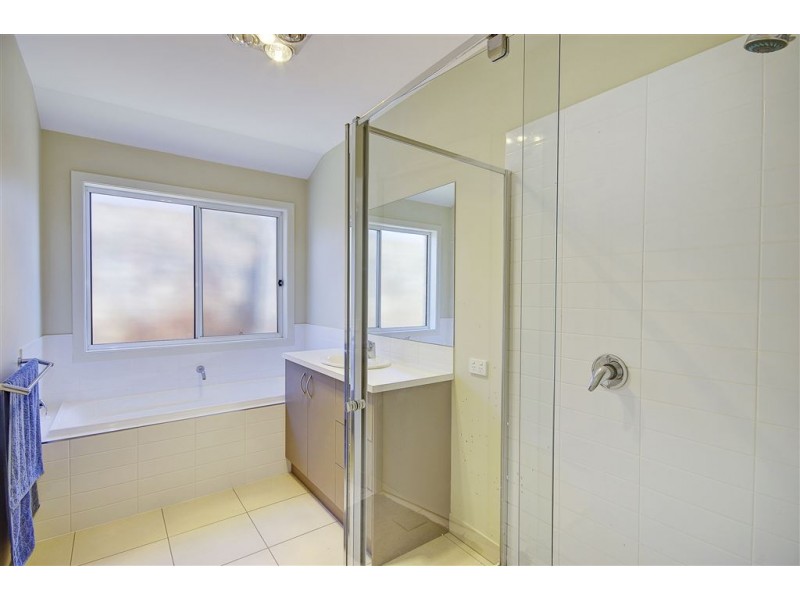 2/14 Waiora Avenue, Hamlyn Heights VIC 3215