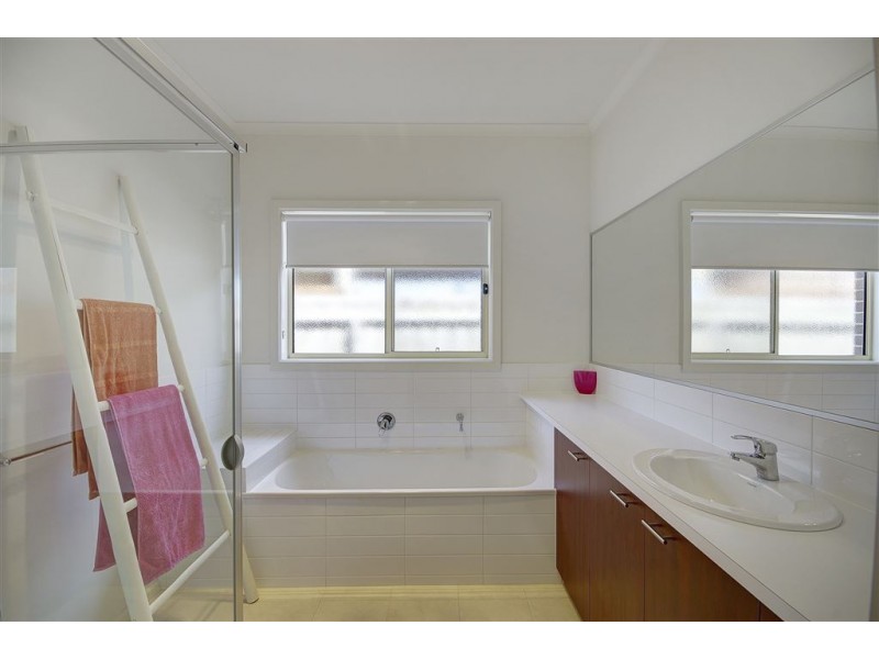 30 Hedgeley Road, Bell Park VIC 3215