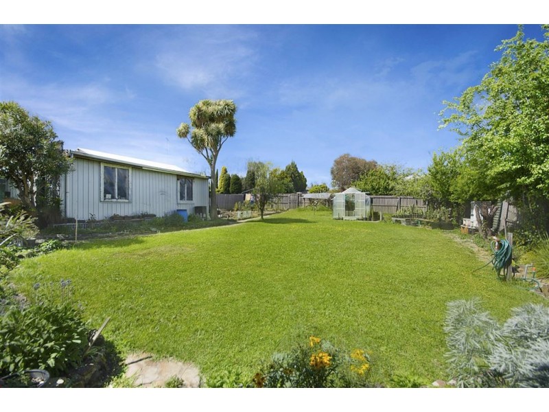 2 Torquay Road, Belmont VIC 3216