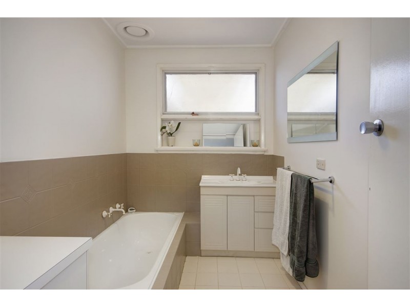 61 Newton Avenue, Bell Post Hill VIC 3215