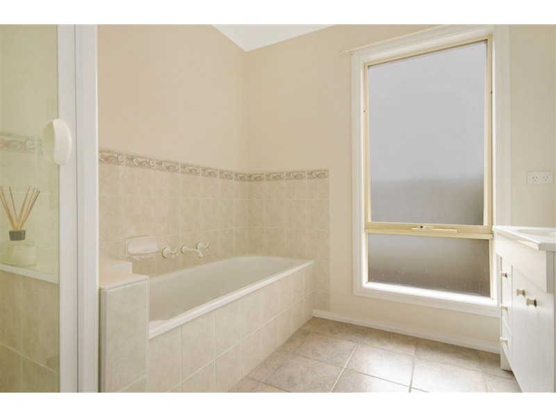 2/53 Newton Avenue, Bell Post Hill VIC 3215