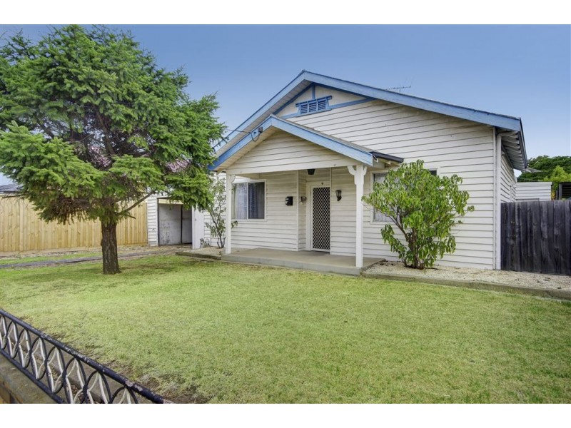 4 Myrtle Grove, North Shore VIC 3214