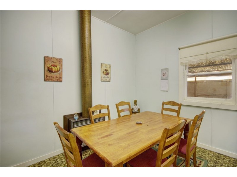 4 Myrtle Grove, North Shore VIC 3214