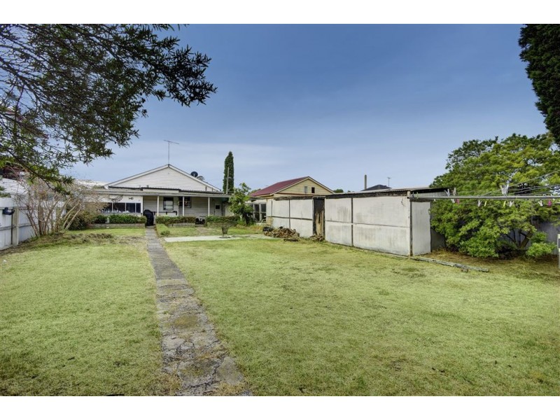 4 Myrtle Grove, North Shore VIC 3214