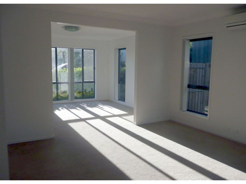 76 Minorca Circuit, Spring Farm NSW 2570