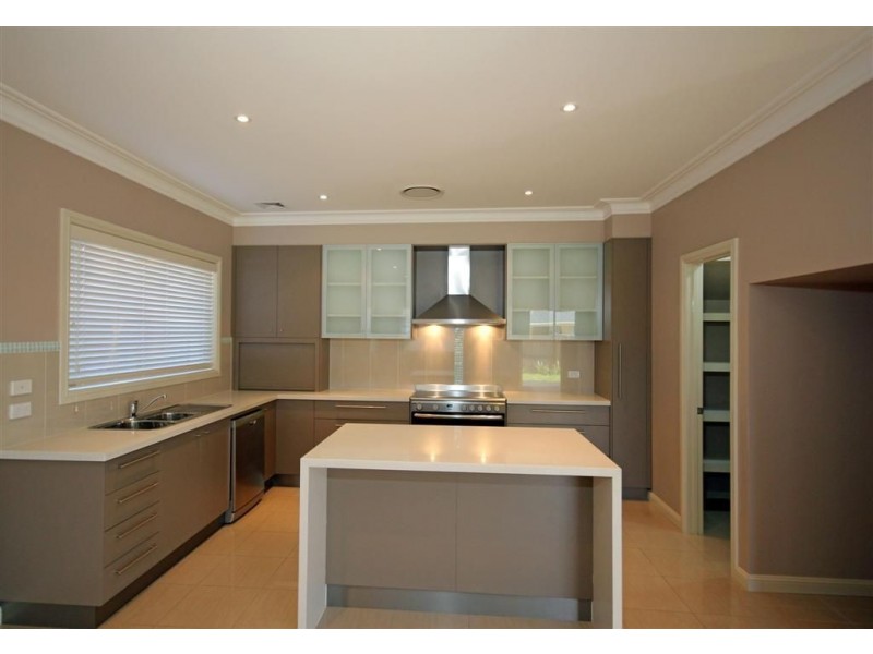14 Rheinbergers Circuit, Elderslie NSW 2570