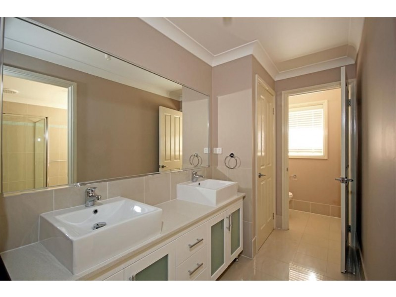 14 Rheinbergers Circuit, Elderslie NSW 2570