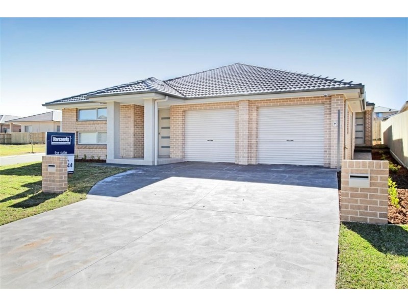 74 Hampshire Boulevarde, Spring Farm NSW 2570