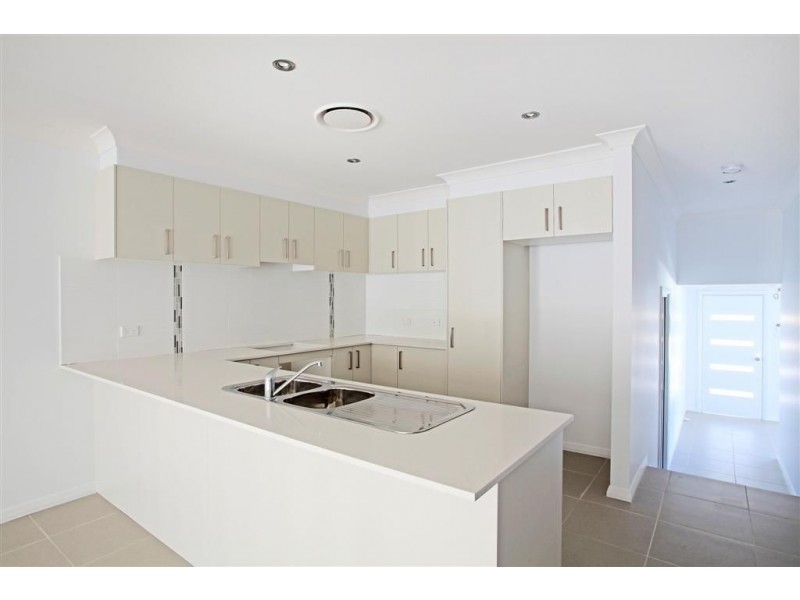 74 Hampshire Boulevarde, Spring Farm NSW 2570