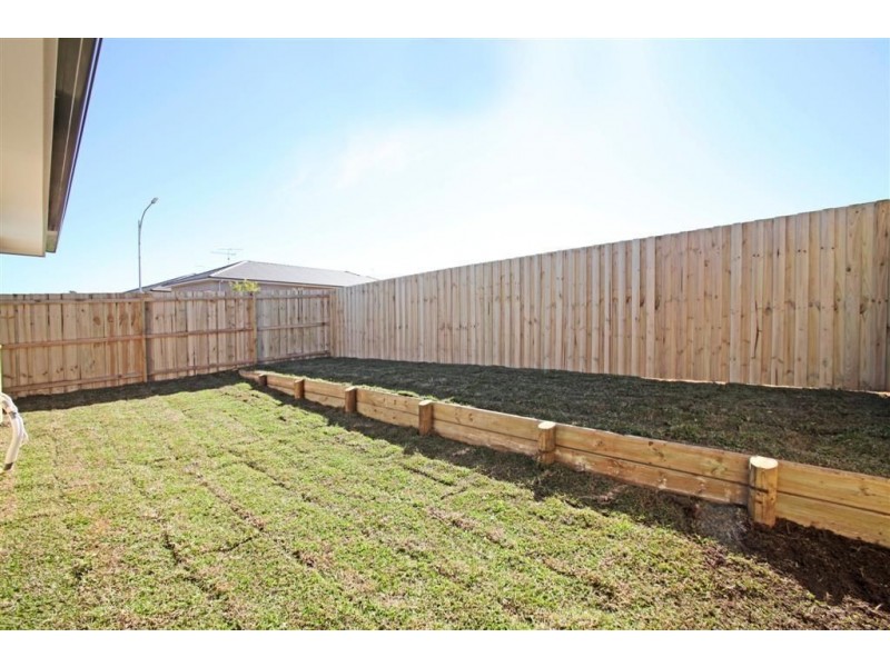 74 Hampshire Boulevarde, Spring Farm NSW 2570