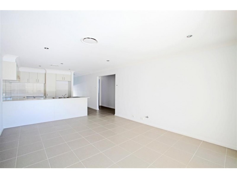 74 Hampshire Boulevarde, Spring Farm NSW 2570