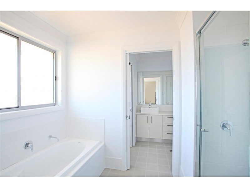 74 Hampshire Boulevarde, Spring Farm NSW 2570