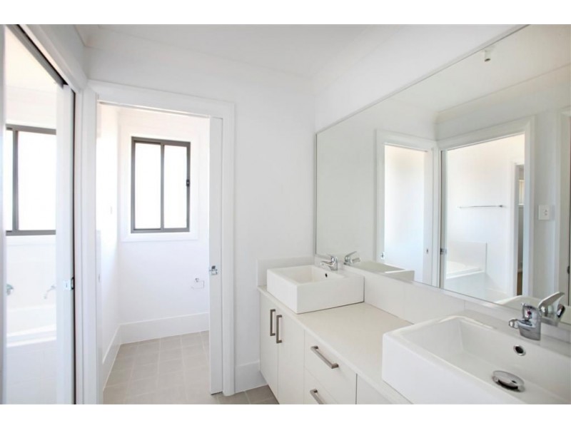 74 Hampshire Boulevarde, Spring Farm NSW 2570