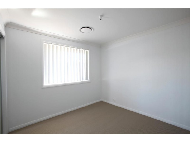 74 Hampshire Boulevarde, Spring Farm NSW 2570