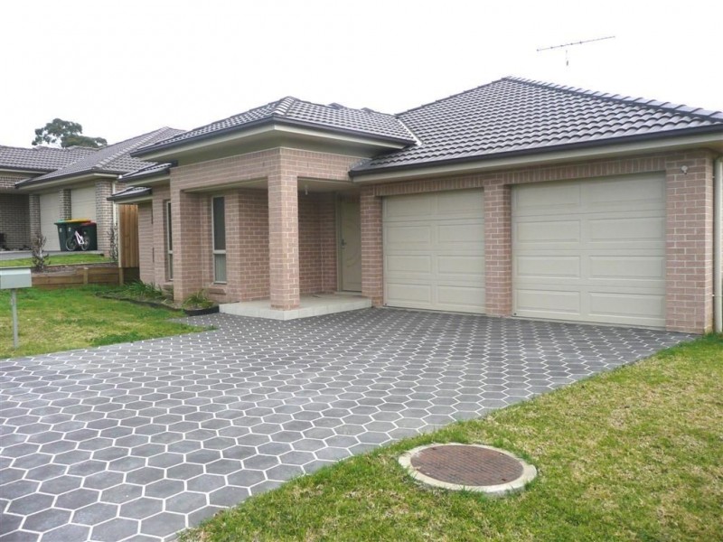 6 Folkes Way, Elderslie NSW 2570