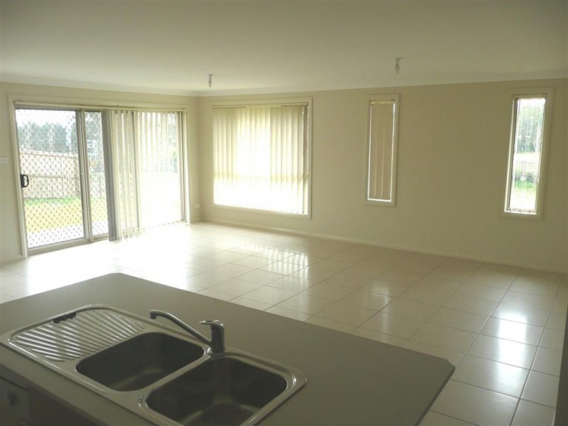 6 Folkes Way, Elderslie NSW 2570