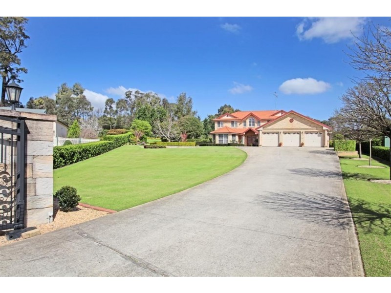10 Aberfoyle Place, Grasmere NSW 2570