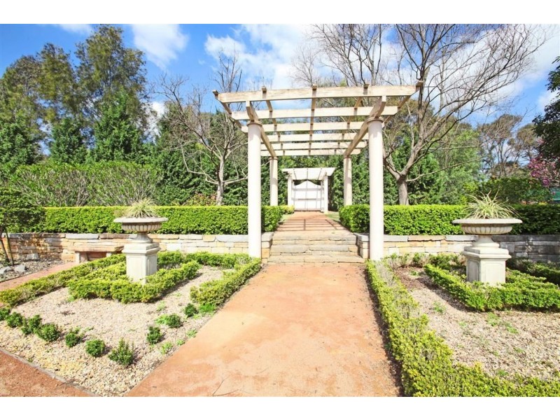 10 Aberfoyle Place, Grasmere NSW 2570