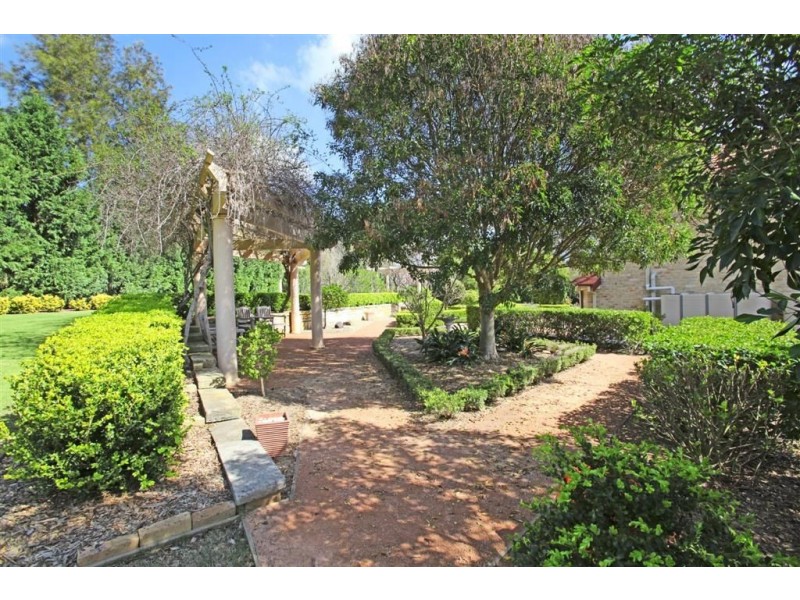10 Aberfoyle Place, Grasmere NSW 2570
