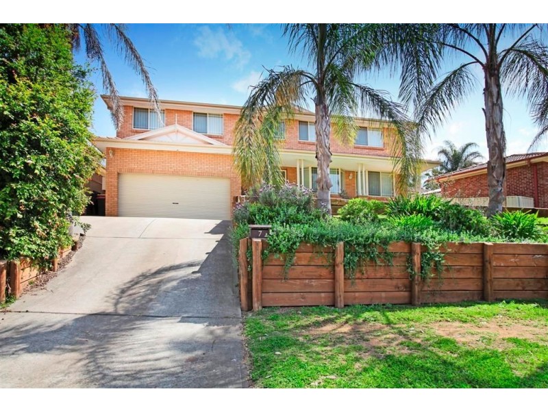 7 Smith Place, Mount Annan NSW 2567