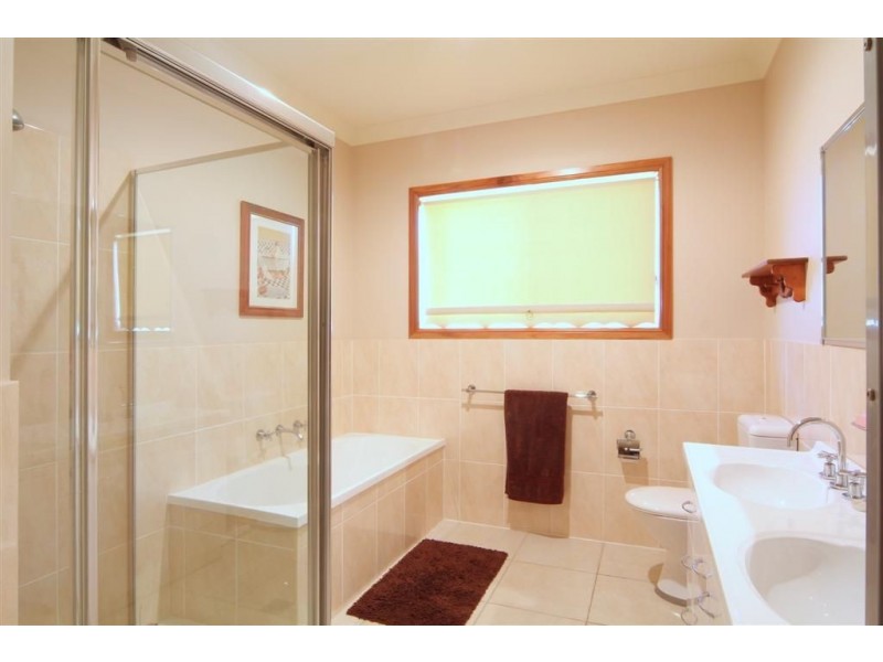 1 Chiltern Place, Harrington Park NSW 2567